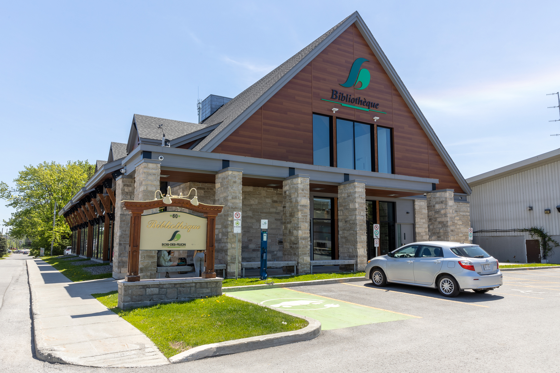 Bibliothèque BoisdesFilion Plomberie Mario Thivierge